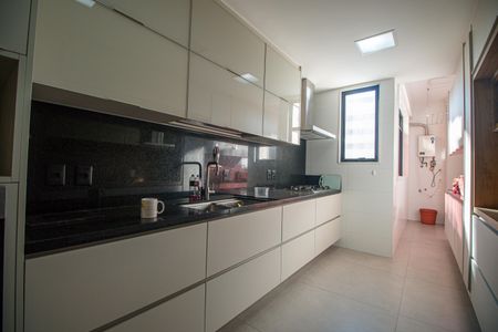 Apartamento à venda com 218m², 4 quartos e 2 vagas Apartamento à venda com 218m², 4 quartos e 2 vagasCozinha
