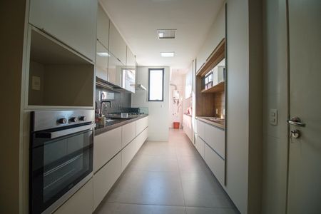 Apartamento à venda com 218m², 4 quartos e 2 vagas Apartamento à venda com 218m², 4 quartos e 2 vagasCozinha