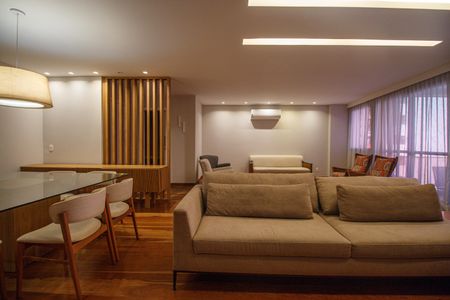 Apartamento à venda com 218m², 4 quartos e 2 vagas Apartamento à venda com 218m², 4 quartos e 2 vagasSala