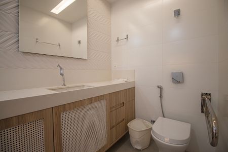 Apartamento à venda com 218m², 4 quartos e 2 vagas Apartamento à venda com 218m², 4 quartos e 2 vagasBanheiro Social