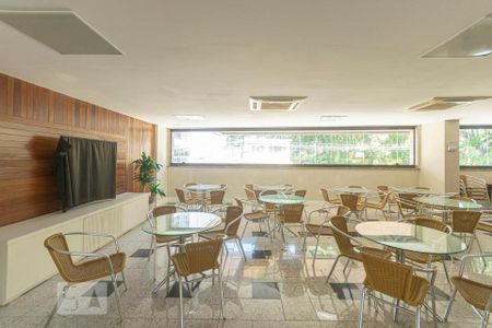 Apartamento à venda com 218m², 4 quartos e 2 vagas Apartamento à venda com 218m², 4 quartos e 2 vagasSalão de Festas