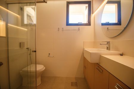 Apartamento à venda com 218m², 4 quartos e 2 vagas Apartamento à venda com 218m², 4 quartos e 2 vagasBanheiro Suite 1