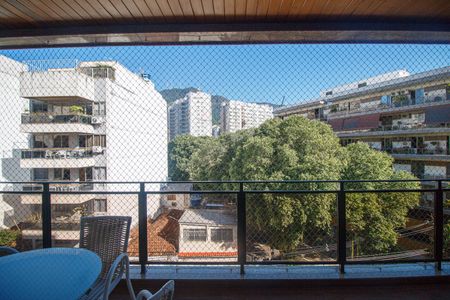 Apartamento à venda com 218m², 4 quartos e 2 vagas Apartamento à venda com 218m², 4 quartos e 2 vagasSala Varanda