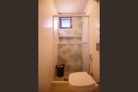 Apartamento à venda com 218m², 4 quartos e 2 vagas Apartamento à venda com 218m², 4 quartos e 2 vagasBanheiro de Serviço