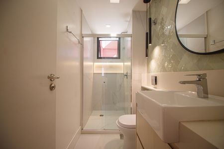 Apartamento à venda com 218m², 4 quartos e 2 vagas Apartamento à venda com 218m², 4 quartos e 2 vagasBanheiro Suite 2
