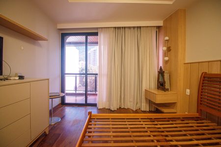 Apartamento à venda com 218m², 4 quartos e 2 vagas Apartamento à venda com 218m², 4 quartos e 2 vagasQuarto Suite 1