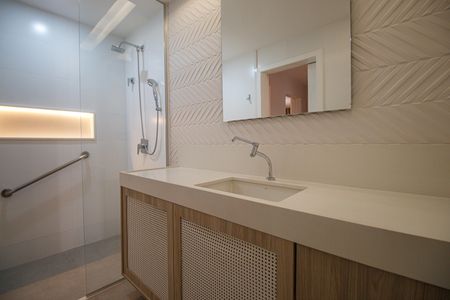 Apartamento à venda com 218m², 4 quartos e 2 vagas Apartamento à venda com 218m², 4 quartos e 2 vagasBanheiro Social