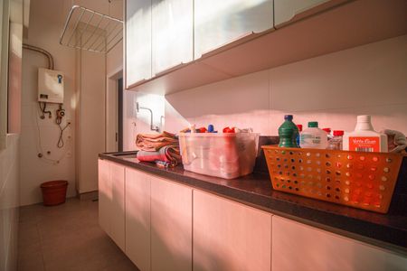 Apartamento à venda com 218m², 4 quartos e 2 vagas Apartamento à venda com 218m², 4 quartos e 2 vagasÁrea de Serviço