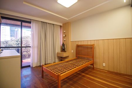 Apartamento à venda com 218m², 4 quartos e 2 vagas Apartamento à venda com 218m², 4 quartos e 2 vagasQuarto Suite 1