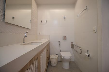 Apartamento à venda com 218m², 4 quartos e 2 vagas Apartamento à venda com 218m², 4 quartos e 2 vagasBanheiro Social