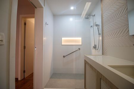 Apartamento à venda com 218m², 4 quartos e 2 vagas Apartamento à venda com 218m², 4 quartos e 2 vagasBanheiro Social