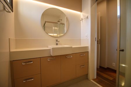 Apartamento à venda com 218m², 4 quartos e 2 vagas Apartamento à venda com 218m², 4 quartos e 2 vagasBanheiro Suite 1