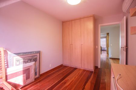 Apartamento à venda com 218m², 4 quartos e 2 vagas Apartamento à venda com 218m², 4 quartos e 2 vagasQuarto 3