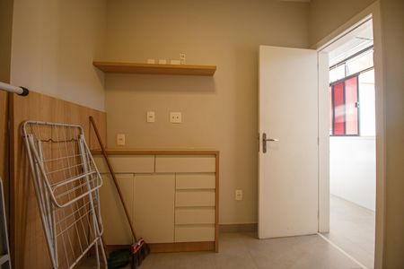 Apartamento à venda com 218m², 4 quartos e 2 vagas Apartamento à venda com 218m², 4 quartos e 2 vagasQuarto de Serviço