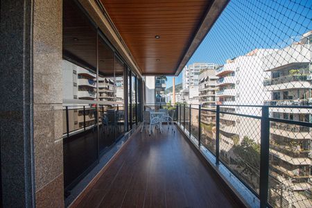 Apartamento à venda com 218m², 4 quartos e 2 vagas Apartamento à venda com 218m², 4 quartos e 2 vagasVaranda