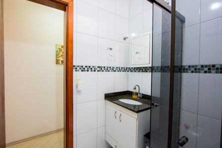 Casa à venda com 92m², 3 quartos e 2 vagasBanheiro social