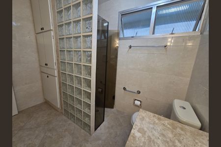 Apartamento à venda com 196m², 4 quartos e 2 vagasBanheiro 