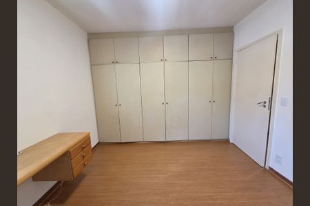 Apartamento à venda com 196m², 4 quartos e 2 vagasQuarto 