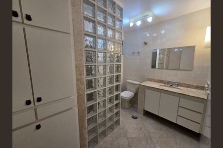 Apartamento à venda com 196m², 4 quartos e 2 vagasBanheiro 