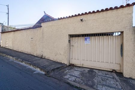 Casa à venda com 303m², 4 quartos e 6 vagasFachada