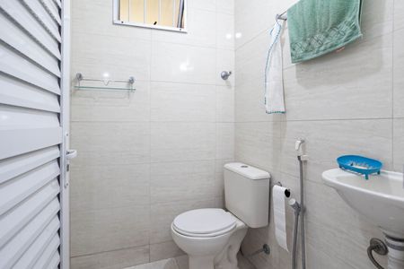 Casa à venda com 303m², 4 quartos e 6 vagasBanheiro de serviço