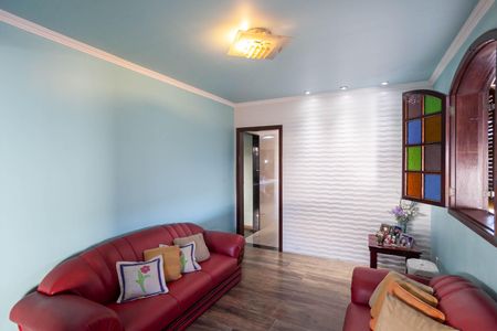 Casa à venda com 303m², 4 quartos e 6 vagasSala