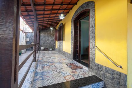Casa à venda com 303m², 4 quartos e 6 vagasVaranda