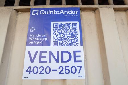 Casa à venda com 303m², 4 quartos e 6 vagasFachada