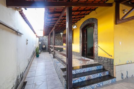 Casa à venda com 303m², 4 quartos e 6 vagasEntrada