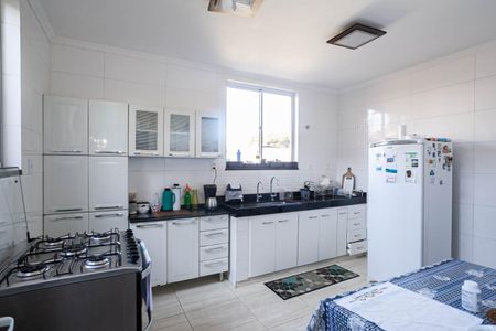 Casa à venda com 303m², 4 quartos e 6 vagasCozinha