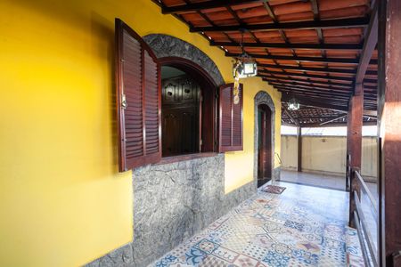 Casa à venda com 303m², 4 quartos e 6 vagasVaranda
