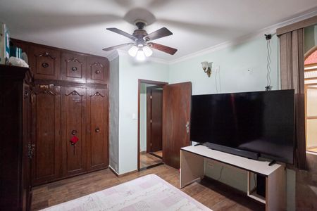 Casa à venda com 303m², 4 quartos e 6 vagasQuarto 2