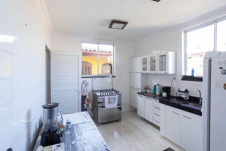 Casa à venda com 303m², 4 quartos e 6 vagasCozinha