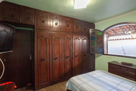 Casa à venda com 303m², 4 quartos e 6 vagasQuarto 1