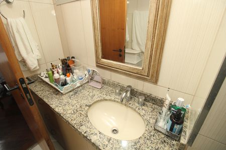 Apartamento à venda com 145m², 4 quartos e 2 vagasBanheiro da Suíte 1