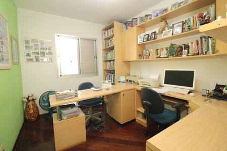 Apartamento à venda com 145m², 4 quartos e 2 vagasQuarto 2
