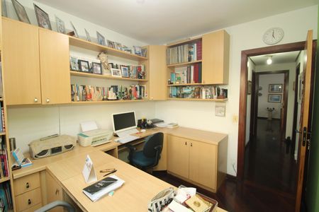 Apartamento à venda com 145m², 4 quartos e 2 vagasQuarto 2