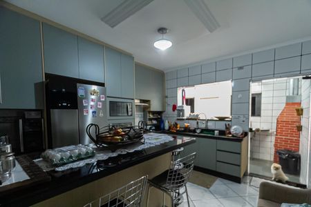 Casa para alugar com 110m², 2 quartos e 2 vagasCozinha