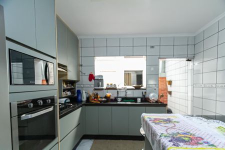 Casa para alugar com 110m², 2 quartos e 2 vagasCozinha