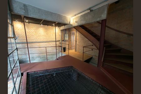 Casa para alugar com 230m², 2 quartos e 1 vaga Casa para alugar com 230m², 2 quartos e 1 vagaEscada