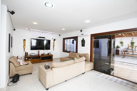 Sala de casa à venda com 3 quartos, 510m² em Vista Alegre, Belo Horizonte