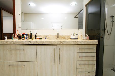 Casa à venda com 510m², 3 quartos e 2 vagasBanheiro da Suíte 1