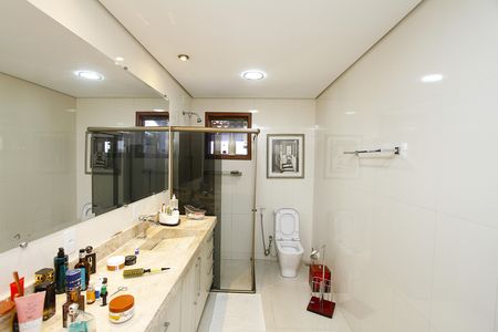 Casa à venda com 510m², 3 quartos e 2 vagasBanheiro da Suíte 1