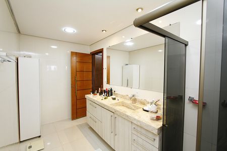 Casa à venda com 510m², 3 quartos e 2 vagasBanheiro da Suíte 1