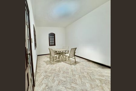 Casa à venda com 3 quartos, 119m² em Califórnia, Belo Horizonte