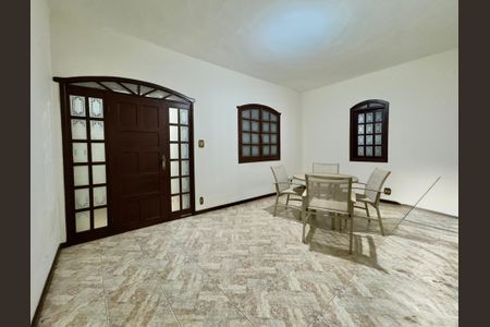 Casa à venda com 3 quartos, 119m² em Califórnia, Belo Horizonte