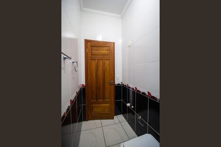 Casa de condomínio para alugar com 212m², 3 quartos e 3 vagasBanheiro