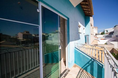 Casa de condomínio para alugar com 212m², 3 quartos e 3 vagasVaranda