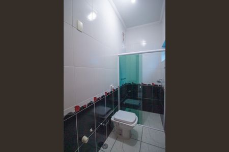 Casa de condomínio para alugar com 212m², 3 quartos e 3 vagasBanheiro