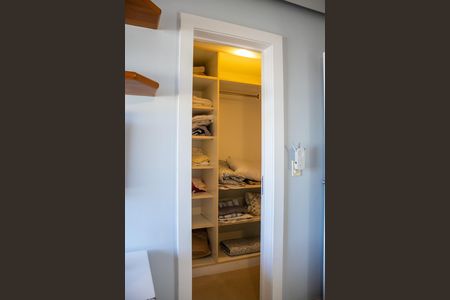 Casa de condomínio para alugar com 1200m², 8 quartos e 5 vagas Casa de condomínio para alugar com 1200m², 8 quartos e 5 vagasQuarto